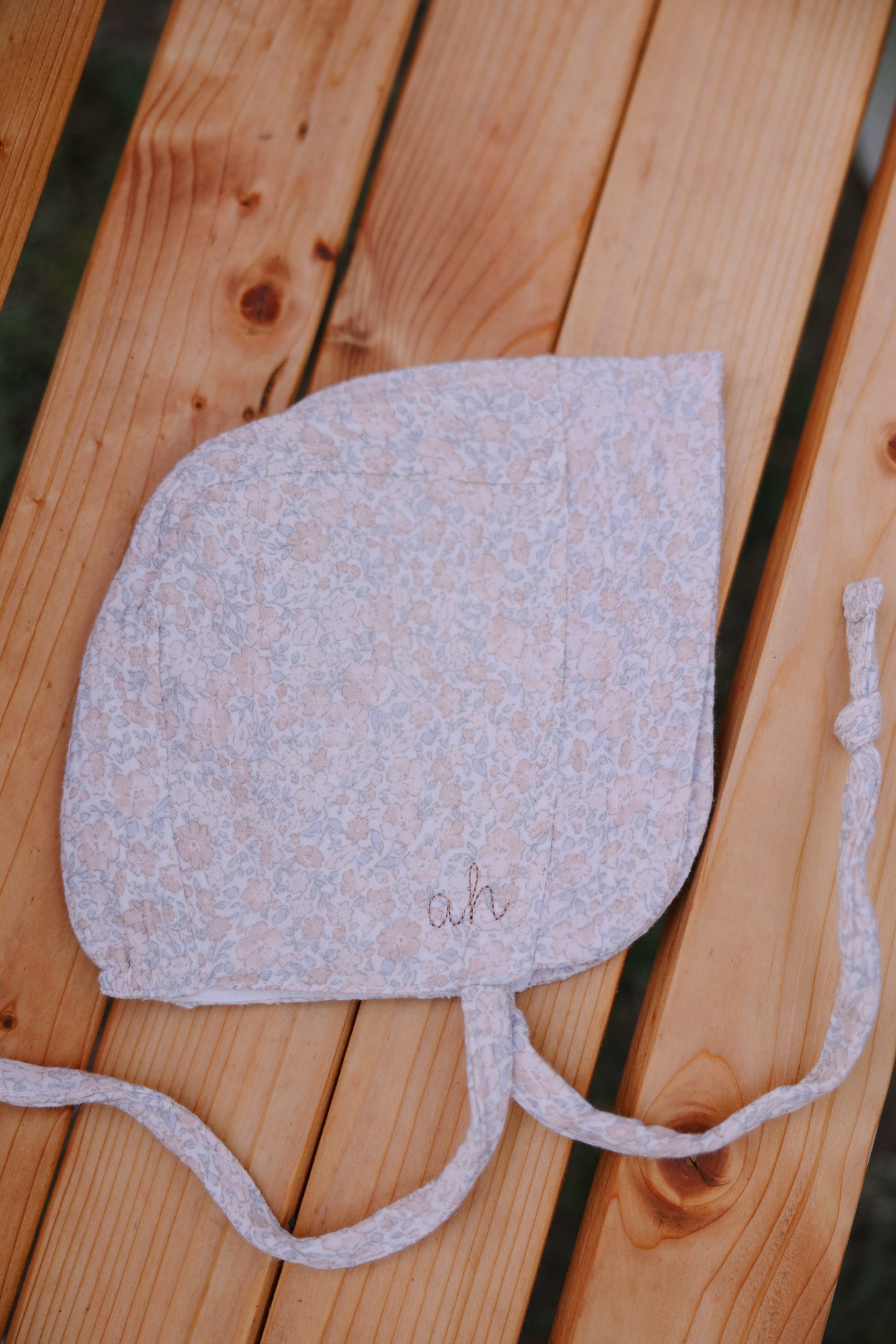 Feedstack Floral Bonnet